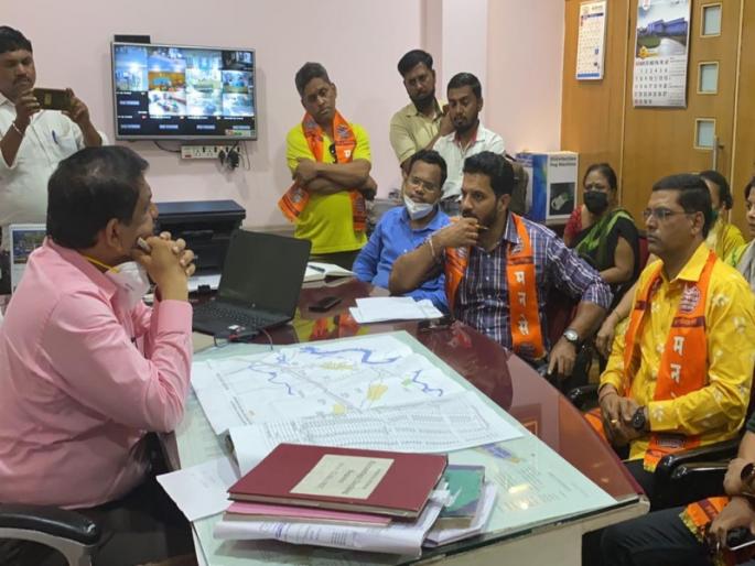 The MNS has become aggressive over the water issue in Dombivali | '...अन्यथा होळीला अधिकाऱ्यांचे तोंड काळं करु'; डोंबिवलीत पाणी प्रश्नावरून मनसे आक्रमक The MNS has become aggressive over the water issue in Dombivali | '...अन्यथा होळीला अधिकाऱ्यांचे तोंड काळं करु'; डोंबिवलीत पाणी प्रश्नावरून मनसे आक्रमक