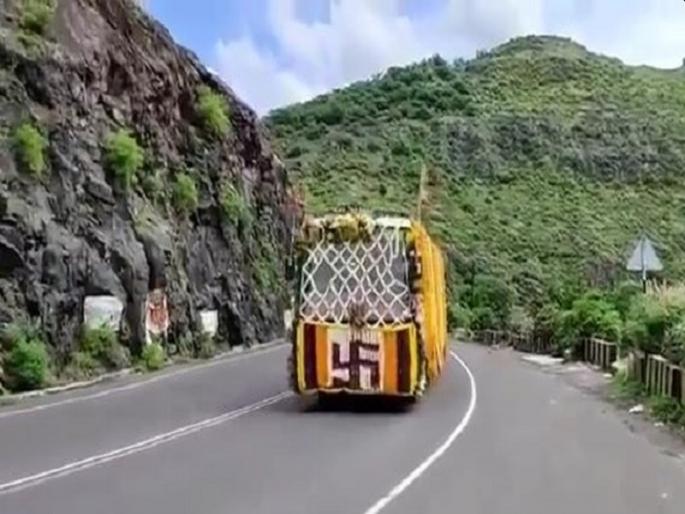 Only 40 Warakaris are allowed with one palanquin for Wari; Written order of the Divisional Commissioner | वारीसाठी एका पालखीसोबत 40 वारकऱ्यांनाच परवानगी; विभागीय आयुक्तांचे लेखी आदेश Only 40 Warakaris are allowed with one palanquin for Wari; Written order of the Divisional Commissioner | वारीसाठी एका पालखीसोबत 40 वारकऱ्यांनाच परवानगी; विभागीय आयुक्तांचे लेखी आदेश