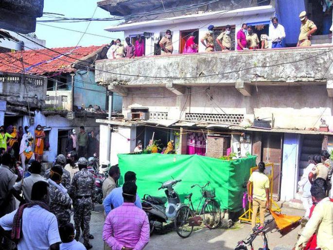 Rape and murder; As soon as her mother-in-law knocked on the door, her throat was also cut, a shocking incident in Nagpur | अत्याचार करुन केली हत्या; सासू दारावर धडकताच तिचाही कापला गळा, नागपूरमधील थरारक घटना Rape and murder; As soon as her mother-in-law knocked on the door, her throat was also cut, a shocking incident in Nagpur | अत्याचार करुन केली हत्या; सासू दारावर धडकताच तिचाही कापला गळा, नागपूरमधील थरारक घटना