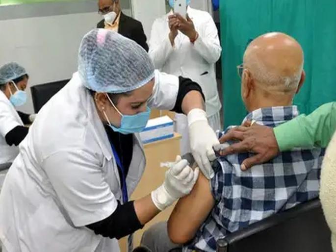 In Kalyan-Dombivali, only 1 lakh 52 thousand people have taken two doses; The train journey of millions of servants is difficult | कल्याण-डोंबिवलीत 1 लाख 52 हजार जणांनीच घेतले आहेत दोन डोस; लाखो चाकरमान्यांचा रेल्वे प्रवासाचा मार्ग कठीण In Kalyan-Dombivali, only 1 lakh 52 thousand people have taken two doses; The train journey of millions of servants is difficult | कल्याण-डोंबिवलीत 1 लाख 52 हजार जणांनीच घेतले आहेत दोन डोस; लाखो चाकरमान्यांचा रेल्वे प्रवासाचा मार्ग कठीण