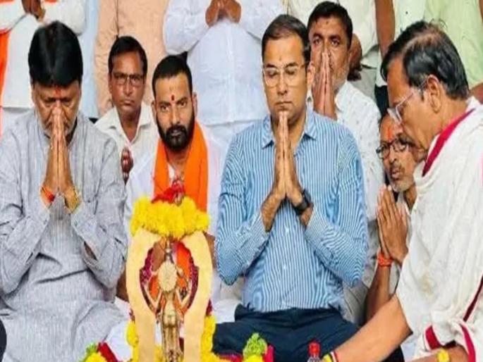 Shanaishwar Devasthan Trust offices locked; District Collector Dr. Ashiya takes charge | शनैश्वर देवस्थान ट्रस्टची कार्यालये कुलूपबंद; जिल्हाधिकारी डॉ. आशिया यांनी स्वीकारला पदभार