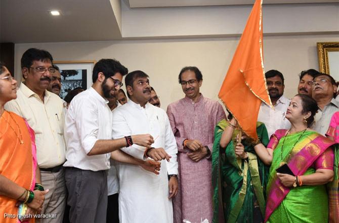 Dozens of NCP leaders on the path of BJP-Shiv Sena? | राष्ट्रवादीचे डझनभर नेते भाजप-शिवसेनेच्या वाटेवर?