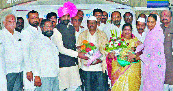 Benefits of 'e-trading' farmers | ‘ई-ट्रेडिंग’चा शेतकऱ्यांना लाभ Benefits of 'e-trading' farmers | ‘ई-ट्रेडिंग’चा शेतकऱ्यांना लाभ