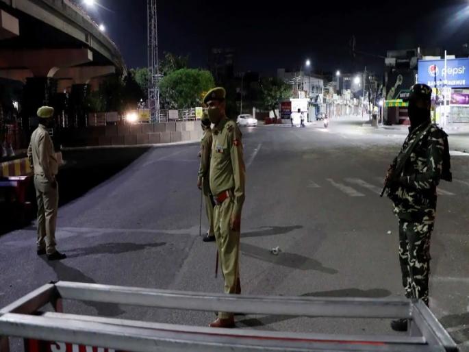 Omicron Variant: Night curfew was imposed across Uttarakhand on Monday | Omicron Variant: देशभरात ओमायक्रॉनचं संकट; महाराष्ट्र अन् दिल्लीनंतर आता 'या' राज्यातही नाईट कर्फ्यू लागू Omicron Variant: Night curfew was imposed across Uttarakhand on Monday | Omicron Variant: देशभरात ओमायक्रॉनचं संकट; महाराष्ट्र अन् दिल्लीनंतर आता 'या' राज्यातही नाईट कर्फ्यू लागू