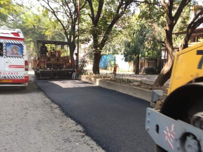 17 crore for repair and filling of potholes; Asphalting on the occasion of Dussehra in Ulhasnagar | दुरुस्ती व रस्त्यातील खड्डे भरण्यासाठी १७ कोटी; उल्हासनगरात दसऱ्याच्या मुहूर्तावर डांबरीकरण 17 crore for repair and filling of potholes; Asphalting on the occasion of Dussehra in Ulhasnagar | दुरुस्ती व रस्त्यातील खड्डे भरण्यासाठी १७ कोटी; उल्हासनगरात दसऱ्याच्या मुहूर्तावर डांबरीकरण