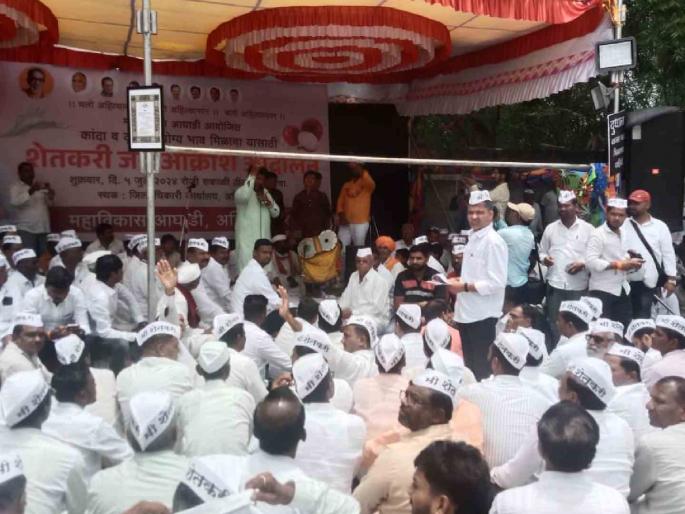 There is no retreat without the assurance of the Minister of Dairy Development, NCP's aggressive stance | दुग्धविकास मंत्र्यांच्या आश्वासनाशिवाय आता माघार नाही, राष्ट्रवादीची आक्रमक भूमिका There is no retreat without the assurance of the Minister of Dairy Development, NCP's aggressive stance | दुग्धविकास मंत्र्यांच्या आश्वासनाशिवाय आता माघार नाही, राष्ट्रवादीची आक्रमक भूमिका
