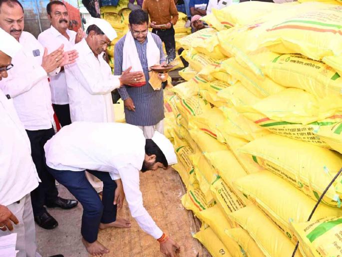 IFFCO will not allow shortage of fertilizers in Nagar district says Vivek Kolhe | नगर जिल्ह्यात इफको खतांचा तुटवडा भासू देणार नाही; विवेक कोल्हे IFFCO will not allow shortage of fertilizers in Nagar district says Vivek Kolhe | नगर जिल्ह्यात इफको खतांचा तुटवडा भासू देणार नाही; विवेक कोल्हे