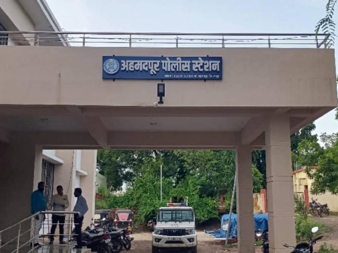 Raid in Ahmedpur Fake notes seized, case against three: Gutkha worth five lakhs seized along with car | अहमदपुरात छापा; बनावट नोटा जप्त तिघांविरुद्ध गुन्हा : कारसह पाच लाखांचा गुटखा पकडला Raid in Ahmedpur Fake notes seized, case against three: Gutkha worth five lakhs seized along with car | अहमदपुरात छापा; बनावट नोटा जप्त तिघांविरुद्ध गुन्हा : कारसह पाच लाखांचा गुटखा पकडला