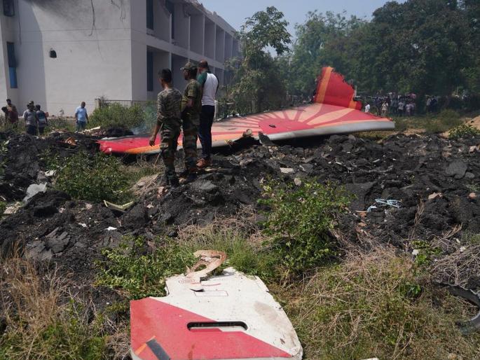 Ahmedabad Plane Crash : A 'sky of sorrow' fell on many families in Maharashtra | Ahmedabad Plane Crash : महाराष्ट्रातील अनेक कुटुंबांवर कोसळले ‘दुःखाचे आकाश’ Ahmedabad Plane Crash : A 'sky of sorrow' fell on many families in Maharashtra | Ahmedabad Plane Crash : महाराष्ट्रातील अनेक कुटुंबांवर कोसळले ‘दुःखाचे आकाश’