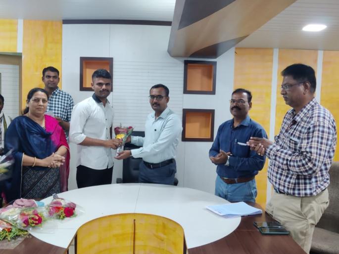 Selection of 15 students of Shrirampur municipality's study in police force | श्रीरामपूर पालिकेच्या अभ्यासिकेच्या १५ विद्यार्थ्यांची पोलीस दलात निवड Selection of 15 students of Shrirampur municipality's study in police force | श्रीरामपूर पालिकेच्या अभ्यासिकेच्या १५ विद्यार्थ्यांची पोलीस दलात निवड