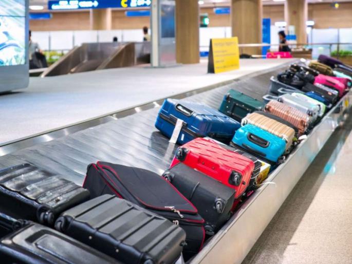 There has been an increase in cases of money being withdrawn from passengers' bags at the Mumbai International Airport. | विमातळाच्या सुरक्षेचे चोरांनी काढले वाभाडे; तिसरी चोरी उघडकीस, अनोळखी विरोधात गुन्हा There has been an increase in cases of money being withdrawn from passengers' bags at the Mumbai International Airport. | विमातळाच्या सुरक्षेचे चोरांनी काढले वाभाडे; तिसरी चोरी उघडकीस, अनोळखी विरोधात गुन्हा