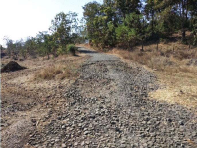 Poor condition of Devpada-Vanjarpada road | देवपाडा-वंजारपाडा रस्त्याची दुरवस्था Poor condition of Devpada-Vanjarpada road | देवपाडा-वंजारपाडा रस्त्याची दुरवस्था