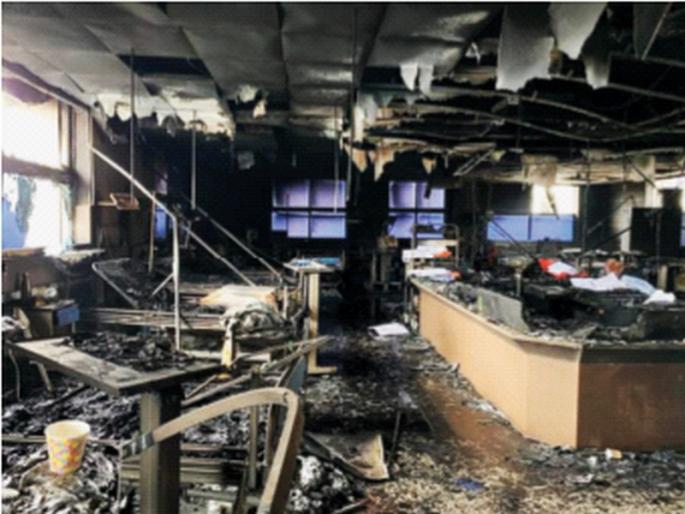 Corona postponed the girl's marriage | कोरोनामुळे मुलीचा विवाह पुढे ढकलला, पण...जन्मदाताच गेला; रुग्णालयाला लागलेल्या आगीत मृत्यू Corona postponed the girl's marriage | कोरोनामुळे मुलीचा विवाह पुढे ढकलला, पण...जन्मदाताच गेला; रुग्णालयाला लागलेल्या आगीत मृत्यू