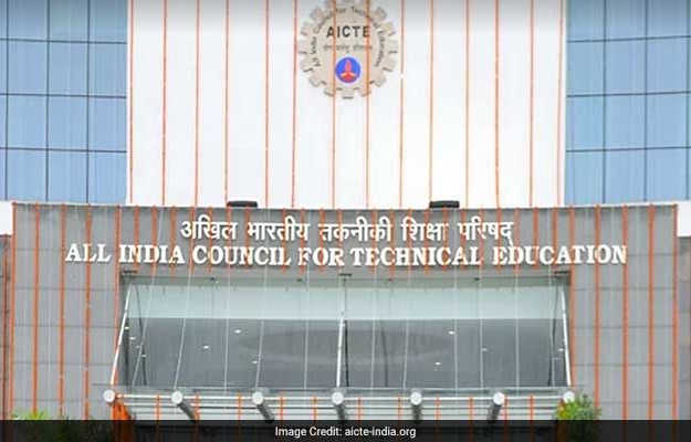 Vocational course schedule to collapse! | व्यावसायिक अभ्यासक्रमांचे वेळापत्रक कोलमडणार!