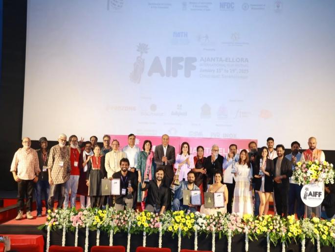 'Shantiniketan' wins best film award at Ajanta-Ellora International Film Festival | अजिंठा-वेरूळ आंतरराष्ट्रीय महोत्सवात ‘शांतिनिकेतन’ ठरला सर्वोत्कृष्ट चित्रपट 'Shantiniketan' wins best film award at Ajanta-Ellora International Film Festival | अजिंठा-वेरूळ आंतरराष्ट्रीय महोत्सवात ‘शांतिनिकेतन’ ठरला सर्वोत्कृष्ट चित्रपट