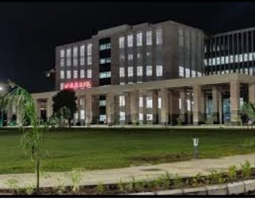 Corona infected woman jumps from fifth floor of AIIMS hospital: dies on the spot | कोरोनाबाधित महिलेची एम्स हॉस्पिटलच्या पाचव्या माळ्यावरून उडी : जागीच मृत्यू