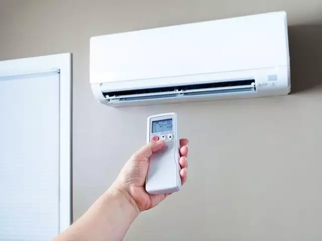 needs enough electricity to blow your ac | अवघ्या आफ्रिकेला लागते, तितकी वीज तुमचा एसी फुंकणार needs enough electricity to blow your ac | अवघ्या आफ्रिकेला लागते, तितकी वीज तुमचा एसी फुंकणार