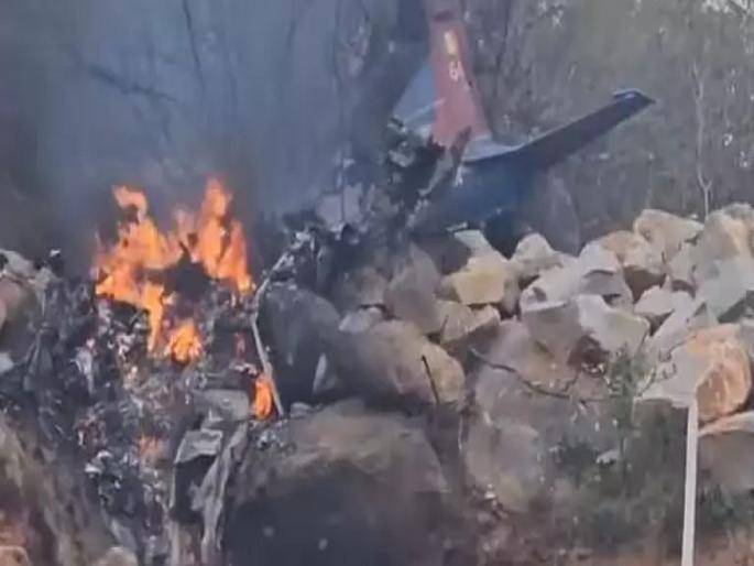 air force trainer aircraft crashes in telangana | भारतीय हवाई दलाच्या विमानाचा भीषण अपघात, 2 वैमानिक जखमी air force trainer aircraft crashes in telangana | भारतीय हवाई दलाच्या विमानाचा भीषण अपघात, 2 वैमानिक जखमी