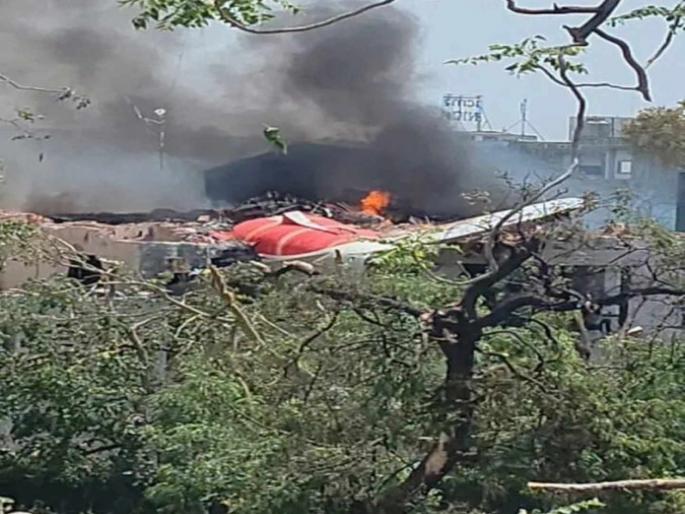 Plane crashes in Ahmedabad Gujarat several passengers suspected to be on board smoke visible far away | Ahmedabad Plane Crash: गुजरातमध्ये भीषण विमान अपघात! एअर इंडियाचं लंडनला जाणारं फ्लाईट कोसळलं, २४२ प्रवासी असल्याची माहिती
