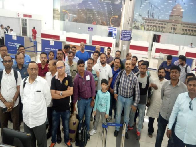 12-hour air strike on passenger | प्रवाशांवर बारा तासांचे ‘एअर स्ट्राईक’ 12-hour air strike on passenger | प्रवाशांवर बारा तासांचे ‘एअर स्ट्राईक’