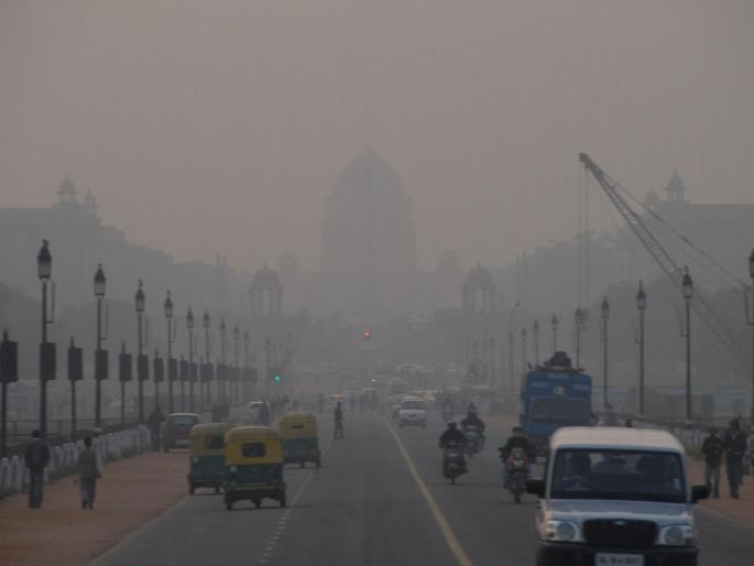 due to air pollution life expectancy decreases by 2 6 years says study | प्रदूषण वाढतंय, आयुष्य घटतंय; वायू प्रदूषणामुळे 2.6 वर्षांनी कमी झालं भारतीयांचं वयोमान due to air pollution life expectancy decreases by 2 6 years says study | प्रदूषण वाढतंय, आयुष्य घटतंय; वायू प्रदूषणामुळे 2.6 वर्षांनी कमी झालं भारतीयांचं वयोमान