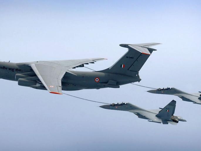 IAF IL-78 refueling a surveillance jet mid-air | VIDEO - IAF ची भन्नाट कामगिरी! IL-78 मधून हवेतच अवॉक्समध्ये भरले इंधन IAF IL-78 refueling a surveillance jet mid-air | VIDEO - IAF ची भन्नाट कामगिरी! IL-78 मधून हवेतच अवॉक्समध्ये भरले इंधन