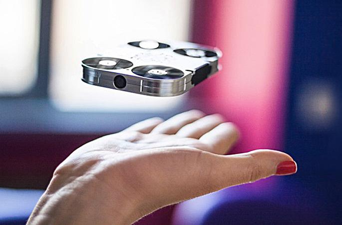 Air Self: Now there is no need for sacrifice | एअर सेल्फी : आता बलिदानाची गरज नाही Air Self: Now there is no need for sacrifice | एअर सेल्फी : आता बलिदानाची गरज नाही