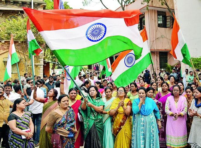 In Nagpur NMC joyfull about air force Surgical Strike | वायुसेनेच्या सर्जिकल स्ट्राईकचा नागपूर मनपात जल्लोष