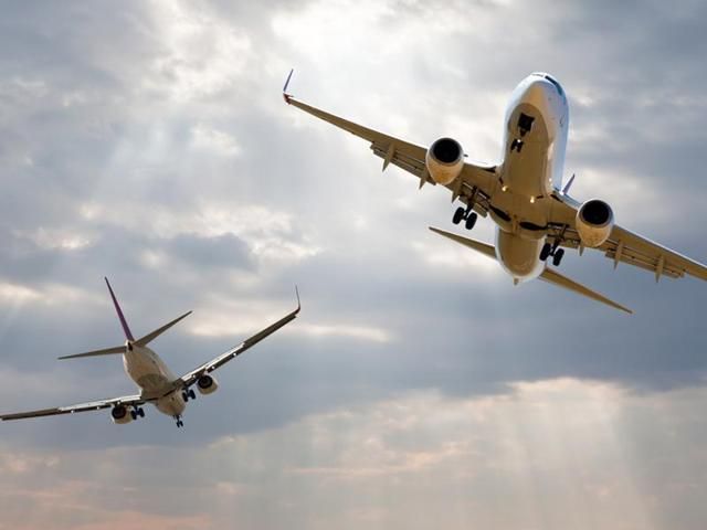 Two aircraft collided, 330 passengers were safe | दोन विमानांची टक्कर टळली, 330 प्रवासी सुखरुप Two aircraft collided, 330 passengers were safe | दोन विमानांची टक्कर टळली, 330 प्रवासी सुखरुप
