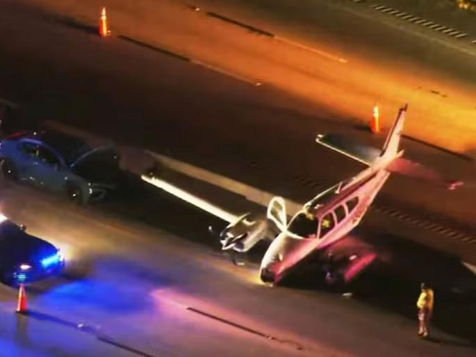 Horror in Florida! Plane 'crash landing' on busy I-95 highway; Hits speeding car, thrilling live video goes viral | Video: फ्लोरिडामध्ये थरार! धावत्या I-95 हायवेवर विमानाची 'क्रॅश लँडिंग'; भरधाव कारला धडक, थरारक Live Video व्हायरल
