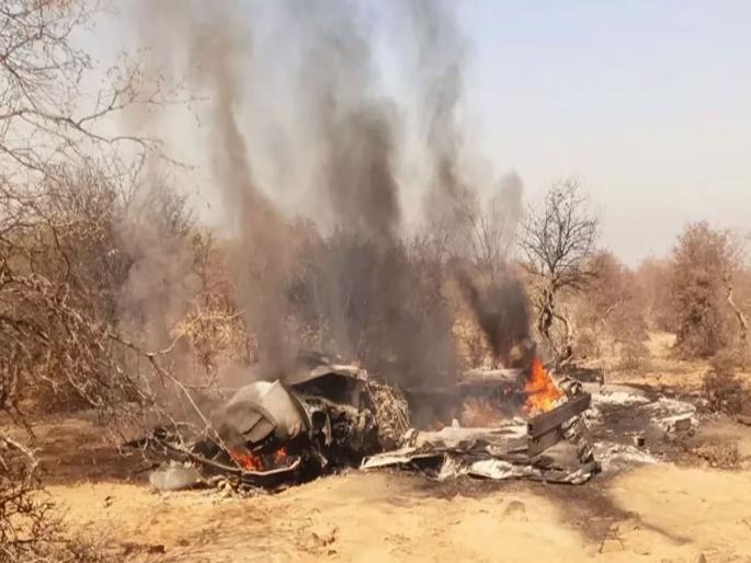 Plane Crash: A plane crashed seconds before landing, fire broke out, six people died | Plane Crash: उतरण्यापूर्वी काही सेकंद आधीच कोसळलं विमान, भडकली आग, सहा जणांचा मृत्यू Plane Crash: A plane crashed seconds before landing, fire broke out, six people died | Plane Crash: उतरण्यापूर्वी काही सेकंद आधीच कोसळलं विमान, भडकली आग, सहा जणांचा मृत्यू