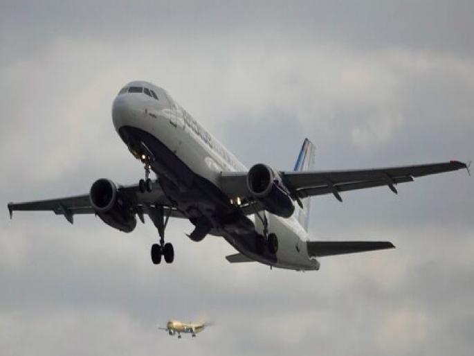 Dead Body in Plane Landing Gear incident happened in America | विमानाच्या 'लॅंडिंग गिअर'मध्ये लपलेल्या व्यक्तीचा मृत्यू; विमानाच्या तपासणीदरम्यान आढळला मृतदेह