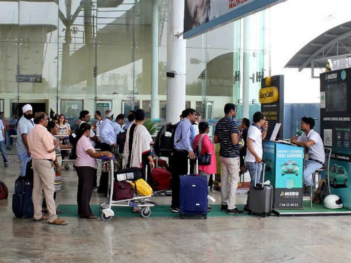 X-ray screening at the airport without removing the gadgets from the bag | गॅझेट्स बॅगेतून न काढता एअरपोर्टवर ‘एक्स रे’ तपासणी X-ray screening at the airport without removing the gadgets from the bag | गॅझेट्स बॅगेतून न काढता एअरपोर्टवर ‘एक्स रे’ तपासणी