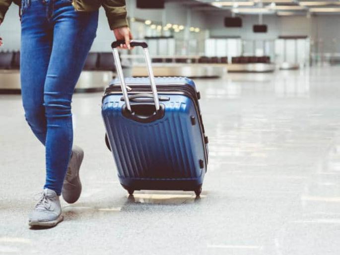 Two booked in case of fake air tickets; did to leave his sister in Airport with luggage | बनावट विमान तिकीट प्रकरणी दोघांवर गुन्हा; बहिणीला सोडायला जाण्यासाठी पराक्रम Two booked in case of fake air tickets; did to leave his sister in Airport with luggage | बनावट विमान तिकीट प्रकरणी दोघांवर गुन्हा; बहिणीला सोडायला जाण्यासाठी पराक्रम