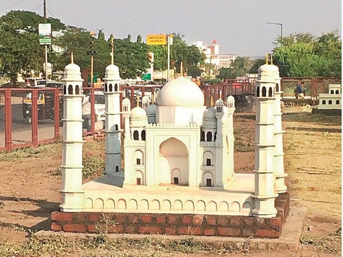The completion of the work of 'Aurangabad Darshan' in front of Chikhlatha Airport | चिकलठाणा विमानतळासमोर ‘औैरंगाबाद दर्शन’चे काम पूर्णत्वाकडे The completion of the work of 'Aurangabad Darshan' in front of Chikhlatha Airport | चिकलठाणा विमानतळासमोर ‘औैरंगाबाद दर्शन’चे काम पूर्णत्वाकडे