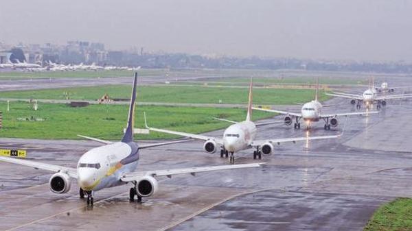 500 new airports to be set up in government | देशामध्ये २0२४ पर्यंत सरकार उभारणार १00 नवी विमानतळे 500 new airports to be set up in government | देशामध्ये २0२४ पर्यंत सरकार उभारणार १00 नवी विमानतळे