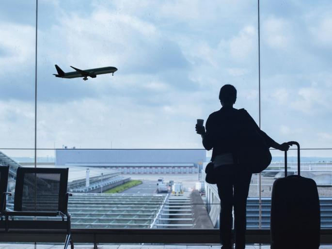 Air travel cost 20 percent; Commuters hit by strike and chaos | २० टक्क्यांनी विमान प्रवास महागला; संप अन् गोंधळाचा फटका प्रवाशांना Air travel cost 20 percent; Commuters hit by strike and chaos | २० टक्क्यांनी विमान प्रवास महागला; संप अन् गोंधळाचा फटका प्रवाशांना