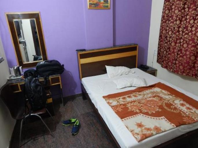 Raigad police have arrested a man accused of slitting the throat of a woman in Matheran | धक्कादायक! मुंबई ते माथेरान प्रवास; लॉजमध्ये पत्नीचा गळा चिरला अन् शिर दरीत फेकले