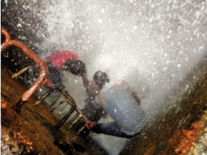 Mains water supply to Vasai faulty; Work begins on the battlefield in the Dhukatan area | वसईला पाणीपुरवठा करणारी जलवाहिनी नादुरुस्त; धुकटन भागात युद्धपातळीवर काम सुरू Mains water supply to Vasai faulty; Work begins on the battlefield in the Dhukatan area | वसईला पाणीपुरवठा करणारी जलवाहिनी नादुरुस्त; धुकटन भागात युद्धपातळीवर काम सुरू