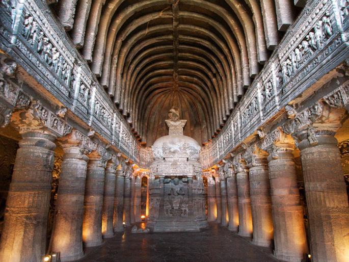 There was no time to look at caves or discussions; 200 tourists just came and gone ... | ना लेणी पाहायला वेळ मिळाला, ना चर्चा झाली; २०० पर्यटक नुसतेच आले अन् गेले... There was no time to look at caves or discussions; 200 tourists just came and gone ... | ना लेणी पाहायला वेळ मिळाला, ना चर्चा झाली; २०० पर्यटक नुसतेच आले अन् गेले...