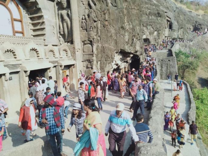 Foreign tourists are staying away from Ajanta Caves, due to travel inconvenience, cave inconveniences. | परदेशी पर्यटक अजिंठा लेणीपासून जाताहेत दूर; प्रवासातील गैरसोयी, असुविधांचा बसतोय फटका Foreign tourists are staying away from Ajanta Caves, due to travel inconvenience, cave inconveniences. | परदेशी पर्यटक अजिंठा लेणीपासून जाताहेत दूर; प्रवासातील गैरसोयी, असुविधांचा बसतोय फटका