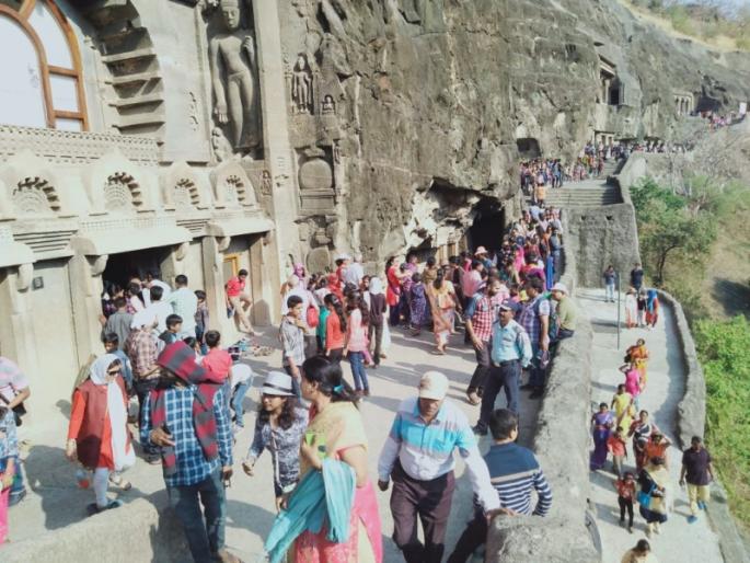 Ajantha Caves Housefull due to Christmas holidays | नाताळच्या सुट्यांमुळे अजिंठा लेणी हाऊसफुल्ल Ajantha Caves Housefull due to Christmas holidays | नाताळच्या सुट्यांमुळे अजिंठा लेणी हाऊसफुल्ल