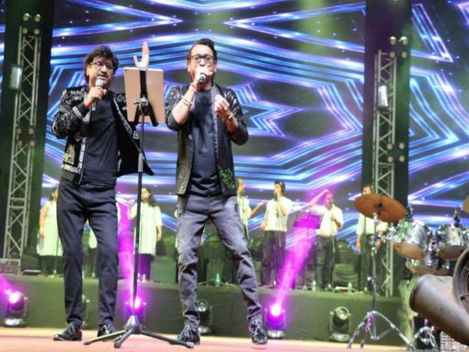 'Ajay-Atul Live' by Ajay-Atul songs in Thanekar Sairat ... | अजय-अतुल यांच्या गाण्यांनी ठाणेकर सैराट... कळव्यात `अजय-अतुल लाईव्ह' 'Ajay-Atul Live' by Ajay-Atul songs in Thanekar Sairat ... | अजय-अतुल यांच्या गाण्यांनी ठाणेकर सैराट... कळव्यात `अजय-अतुल लाईव्ह'