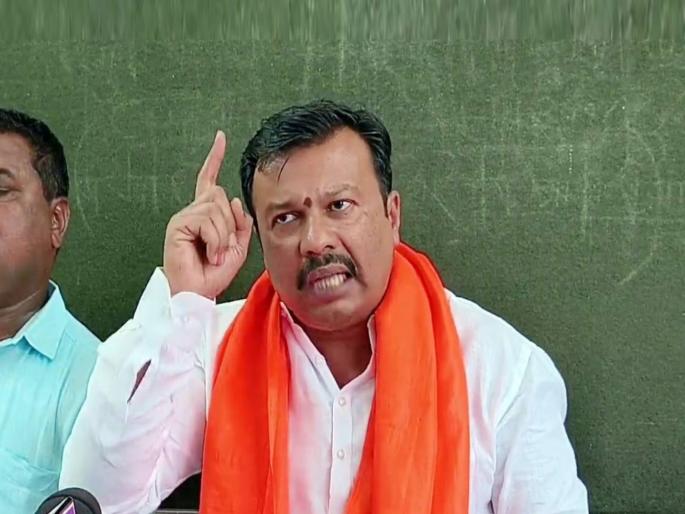 maratha reservation issue attempted attack on ajay maharaj baraskar in churchgate mumbai | मनोज जरांगेंवर आरोप, मराठा बांधव आक्रमक; अजय महाराज बारसकरांवर हल्ल्याचा प्रयत्न maratha reservation issue attempted attack on ajay maharaj baraskar in churchgate mumbai | मनोज जरांगेंवर आरोप, मराठा बांधव आक्रमक; अजय महाराज बारसकरांवर हल्ल्याचा प्रयत्न