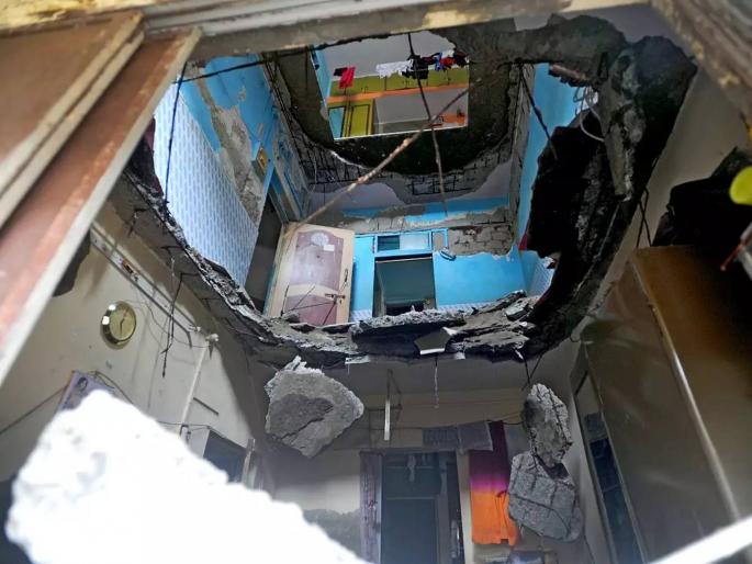 Unfortunate incident! Twelve-year-old boy dies after building slab collapses at panvel | इमारतीचा स्लॅब कोसळल्याने बारा वर्षीय मुलाचा मृत्यू; पनवेलमधील दुर्दैवी घटना Unfortunate incident! Twelve-year-old boy dies after building slab collapses at panvel | इमारतीचा स्लॅब कोसळल्याने बारा वर्षीय मुलाचा मृत्यू; पनवेलमधील दुर्दैवी घटना