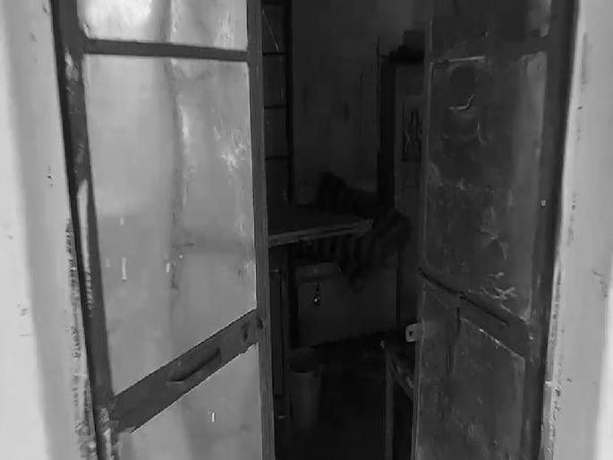 An incident of a school principal committing a disgusting act with a student has taken place in Rajasthan. | शाळेच्या स्टोअर रुममध्ये विद्यार्थिनीला घेऊन गेला मुख्याध्यापक; तिच्याच बहिणीला बाहेर उभे केले अन्...