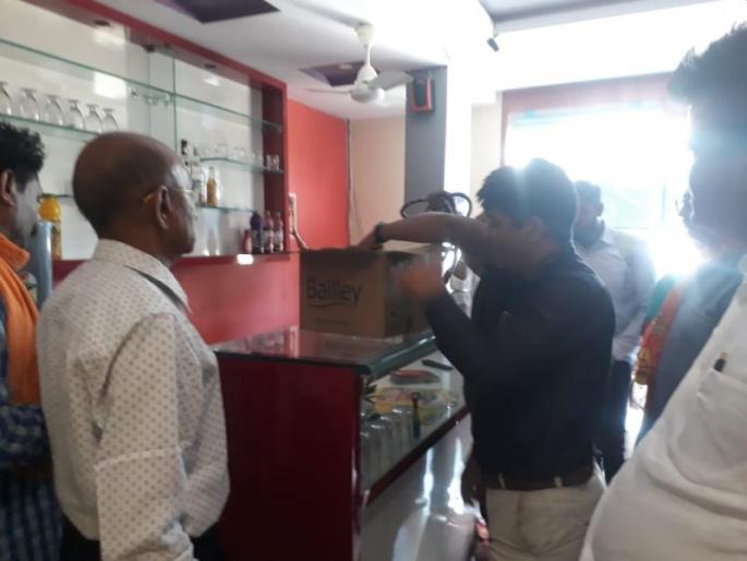 Lounge, Hookah Parlor Continues for 31st December Celebrations! | 31 डिसेंबरच्या सेलिब्रेशनसाठी लाउंज, हुक्का पार्लर सुरूच; कोरोनाचे नियमही धाब्यावर Lounge, Hookah Parlor Continues for 31st December Celebrations! | 31 डिसेंबरच्या सेलिब्रेशनसाठी लाउंज, हुक्का पार्लर सुरूच; कोरोनाचे नियमही धाब्यावर