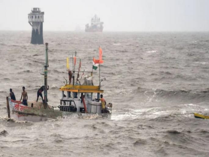 30-minute chase of Pakistani patrol boats; The father-in-law of the deceased Sridhar Chamare narrated a thrilling experience | पाकिस्तानी नौकांचा जीवघेणा पाठलाग; मृत श्रीधर चामरेच्या सासऱ्यांनी सांगितला थरारक अनुभव 30-minute chase of Pakistani patrol boats; The father-in-law of the deceased Sridhar Chamare narrated a thrilling experience | पाकिस्तानी नौकांचा जीवघेणा पाठलाग; मृत श्रीधर चामरेच्या सासऱ्यांनी सांगितला थरारक अनुभव