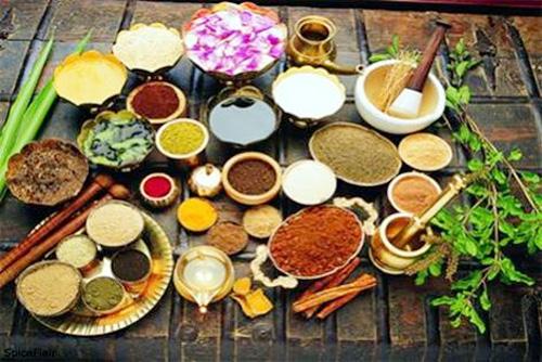 Delete Grandma's Wallet and Corona; Gulvel extract and salt paste are preferred in rural areas | आजीबाईंचा बटवा अन् कोरोनाला हटवा; गुळवेलचा काढा अन् मिठाच्या गुळण्यांना ग्रामीण भागात पसंती Delete Grandma's Wallet and Corona; Gulvel extract and salt paste are preferred in rural areas | आजीबाईंचा बटवा अन् कोरोनाला हटवा; गुळवेलचा काढा अन् मिठाच्या गुळण्यांना ग्रामीण भागात पसंती