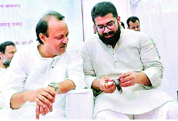 Dada-Baba's growing close bond: Direct Dialogue: Hold on NCP's watch bones | दादा-बाबांची वाढती जवळीक थेट संवाद : राष्ट्रवादीच्या घड्याळाच्या काट्यांवर पकड Dada-Baba's growing close bond: Direct Dialogue: Hold on NCP's watch bones | दादा-बाबांची वाढती जवळीक थेट संवाद : राष्ट्रवादीच्या घड्याळाच्या काट्यांवर पकड